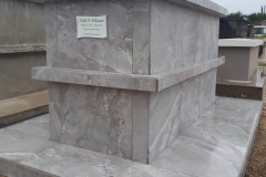 Ceramic-grave-with-porcelain-scroll-plate